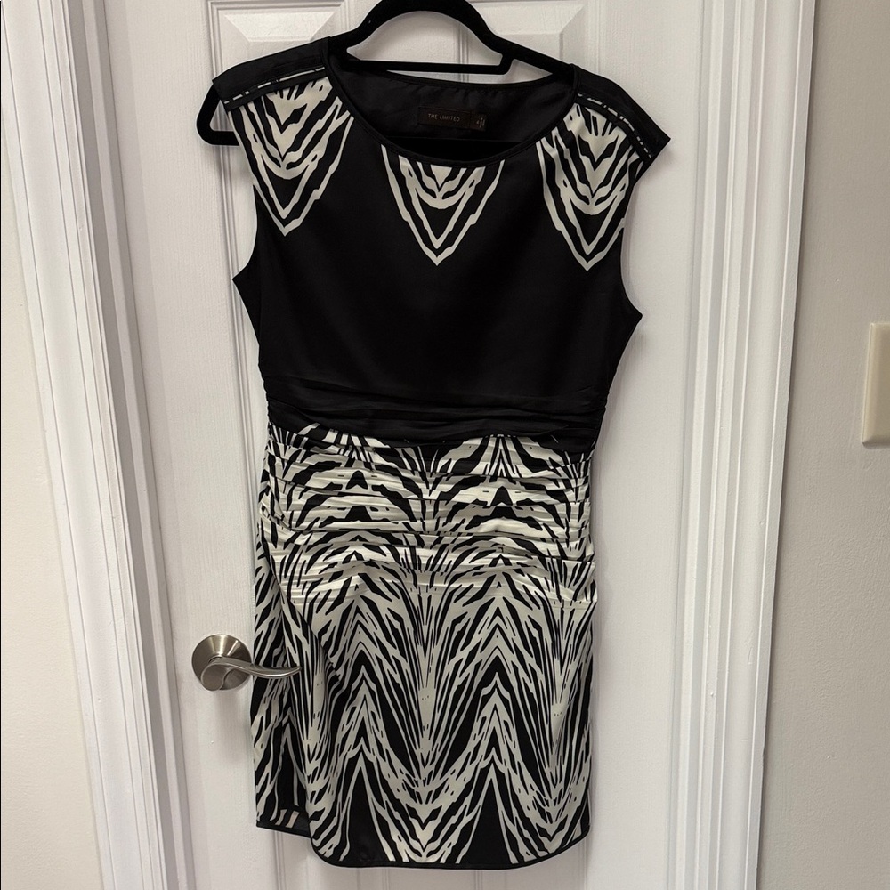 The Limited Black and White Patterned Dress